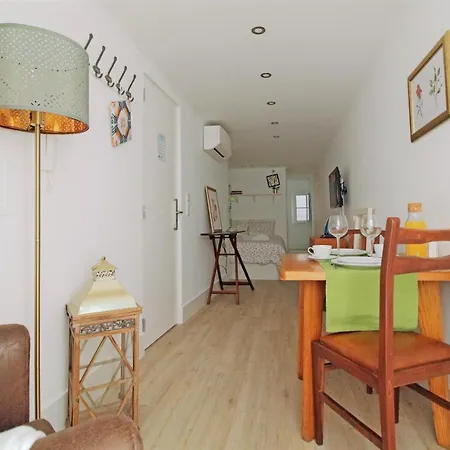 Vintage At Madragoa Typical Neighborhood Apartment Lisbon